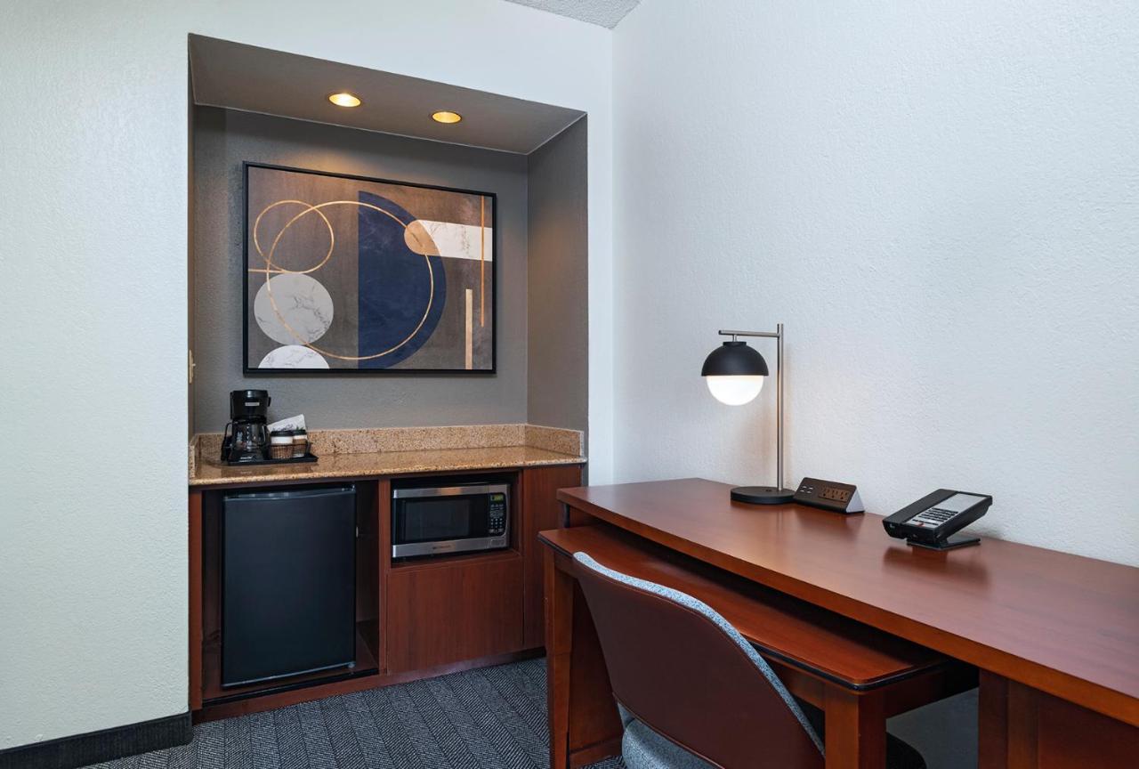 Courtyard By Marriott Dallas Richardson At Spring Valley Exteriér fotografie