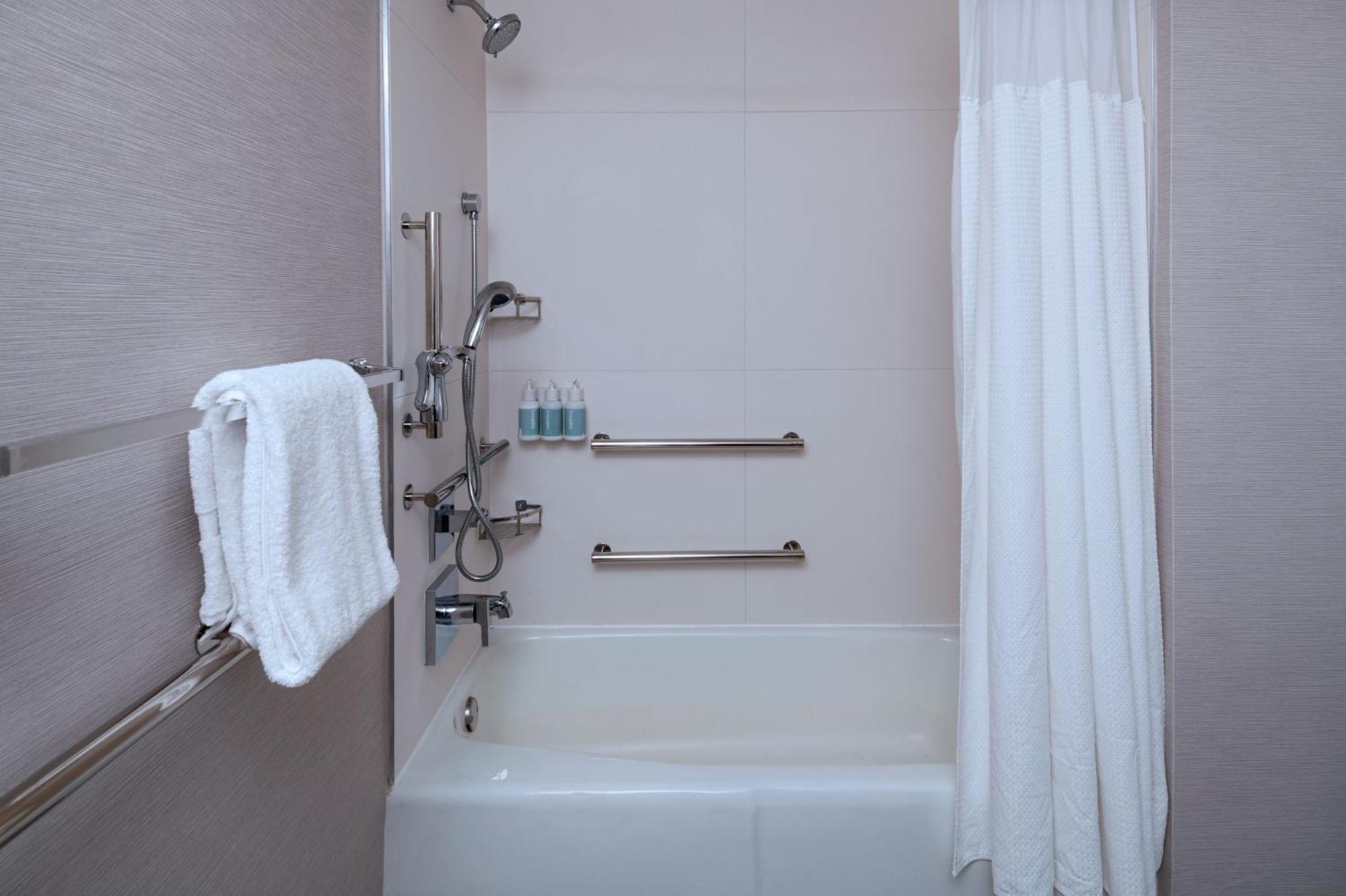Courtyard By Marriott Dallas Richardson At Spring Valley Exteriér fotografie